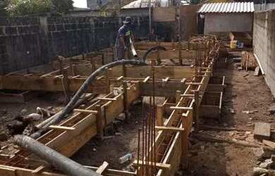 Imagem: A casa possui 4 Dormitórios, 4 Banheiros, 2 Vagas na garagem