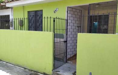 Imagem: A casa possui 3 Dormitórios, 1 Banheiro e está localizado