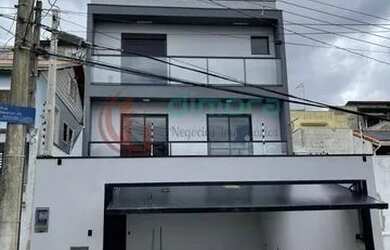 Imagem: A casa possui 3 Dormitórios, 3 Banheiros, 4 Vagas na garagem