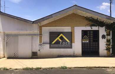 Imagem: A casa possui 2 Dormitórios, 1 Banheiro, 1 Vaga na garagem