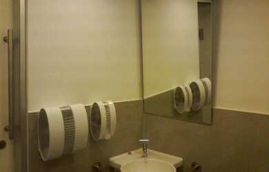 Imagem: O depósito possui 5 Vagas na garagem, 1550m² de Área e Imóvel