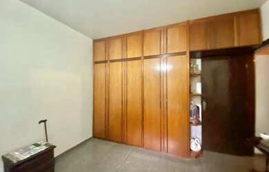 Imagem: A casa possui 3 Dormitórios, 3 Banheiros, 436m² de Área e