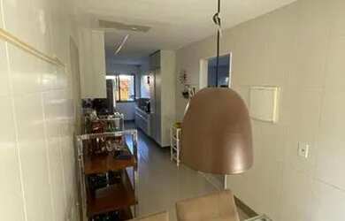 Imagem: A casa em condomínio possui 4 Dormitórios, 5 Banheiros, 2