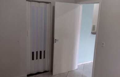 Imagem: A kitnet possui 1 Dormitório, 1 Banheiro, 1 Vaga na garagem