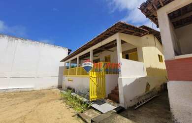 Imagem: A casa possui 3 Dormitórios, 2 Banheiros, 1 Vaga na garagem