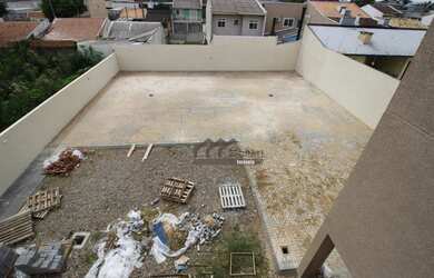 Imagem: O apartamento possui 3 Dormitórios, 1 Banheiro, 1 Vaga na garagem