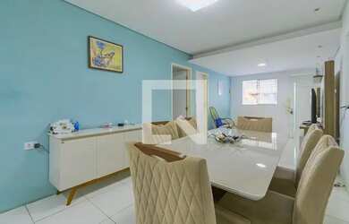 Imagem: A casa possui 4 Dormitórios, 2 Banheiros, 1 Vaga na garagem