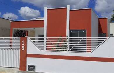 Imagem: A casa em condomínio possui 3 Dormitórios, 1 Banheiro, 1 Vaga