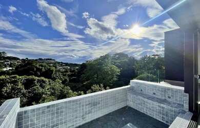 Imagem: A casa em condomínio possui 4 Dormitórios, 4 Banheiros, 5