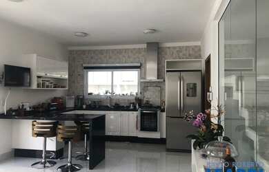 Imagem: A casa em condomínio possui 3 Dormitórios, 5 Banheiros, 2