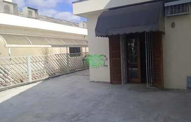 Imagem: O depósito possui 5 Vagas na garagem e 400m² de Área e está