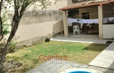 Imagem: A casa possui 2 Dormitórios, 2 Banheiros, 2 Vagas na garagem