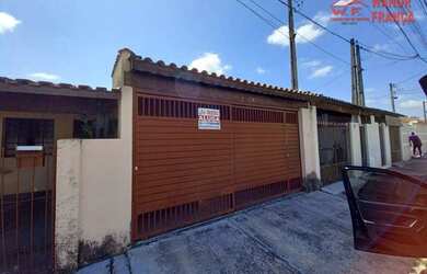 Imagem: A casa possui 1 Dormitório, 1 Banheiro, 1 Vaga na garagem