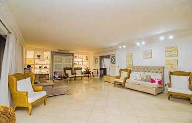 Imagem: O apartamento possui 5 Dormitórios, 5 Banheiros, 4 Vagas na