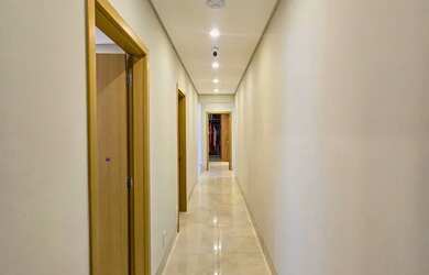 Imagem: O apartamento possui 4 Dormitórios, 5 Banheiros, 3 Vagas na