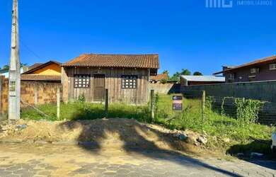 Imagem: Casa mista com 2 dormitórios em rua pavimentada