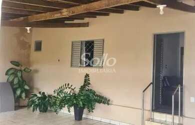 Imagem: A casa possui 5 Dormitórios, 5 Banheiros, 2 Vagas na garagem