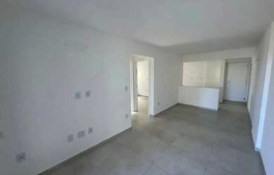 Imagem 3: Apartamento no Canto do Forte com 2 Quartos, Sacada Gourmet e Lazer Completo