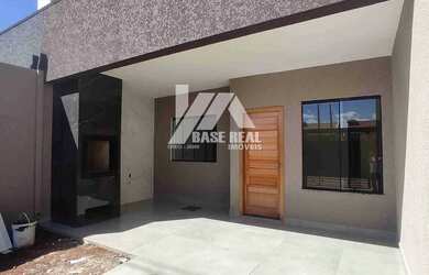 Imagem: A casa possui 3 Dormitórios, 2 Banheiros, 1 Vaga na garagem