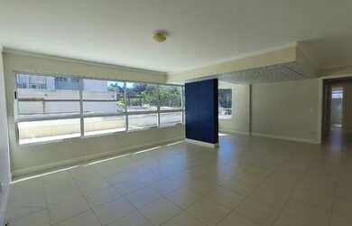 Imagem: O apartamento possui 4 Dormitórios, 1 Banheiro, 2 Vagas na