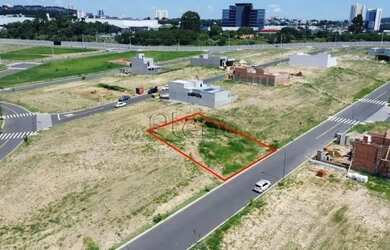 Imagem: O terreno possui 300m² de Área e Imóvel novo e está localizado