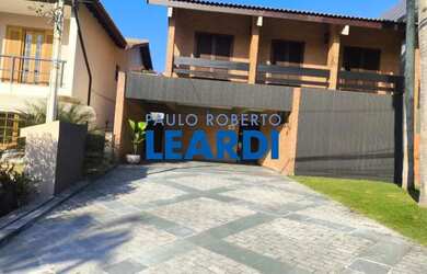 Imagem: A casa em condomínio possui 3 Dormitórios, 1 Banheiro, 4 Vagas