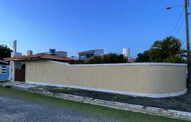 Imagem: A casa possui 3 Dormitórios, 3 Banheiros, 5 Vagas na garagem