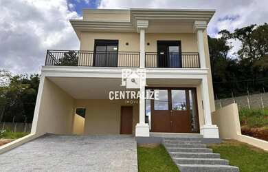 Imagem: A casa em condomínio possui 4 Dormitórios, 4 Banheiros, 4