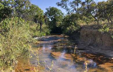 Imagem: O terreno possui 978m² de Área e está localizado em Arinos