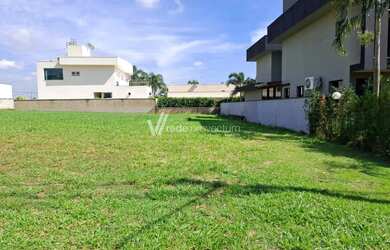 Imagem: O terreno possui 390m² de Área e está localizado em Parque