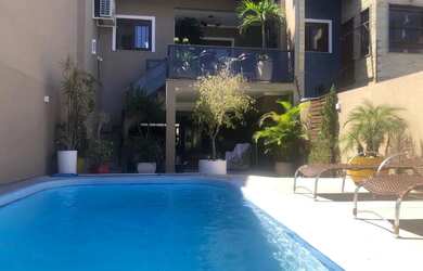 Imagem: A casa possui 3 Dormitórios, 3 Banheiros, 5 Vagas na garagem