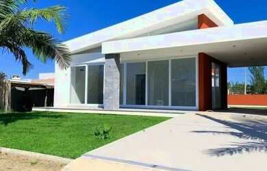 Imagem: A casa possui 3 Dormitórios, 1 Banheiro, 1 Vaga na garagem