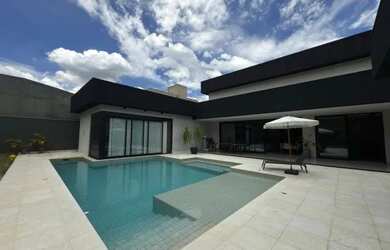 Imagem: A casa em condomínio possui 4 Dormitórios, 5 Banheiros, 4