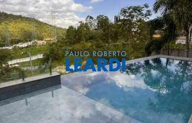 Imagem: A casa em condomínio possui 4 Dormitórios, 4 Banheiros, 5