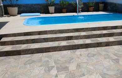 Imagem: A casa possui 3 Dormitórios, 2 Banheiros, 4 Vagas na garagem