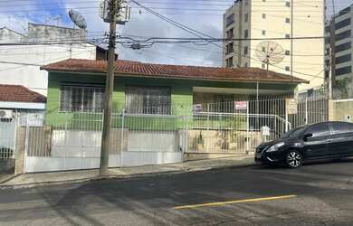 Imagem: A casa possui 5 Dormitórios, 5 Banheiros, 4 Vagas na garagem