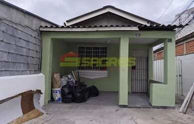 Imagem: A casa possui 2 Dormitórios, 1 Banheiro, 1 Vaga na garagem