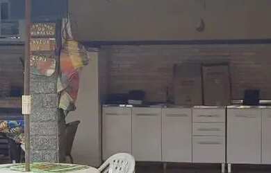 Imagem: A casa possui 5 Dormitórios, 5 Banheiros, 5 Vagas na garagem