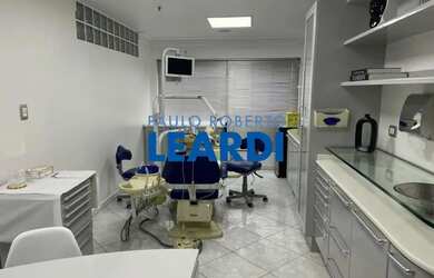 Imagem: O depósito à venda possui 1 Vaga na garagem e 31m² de Área