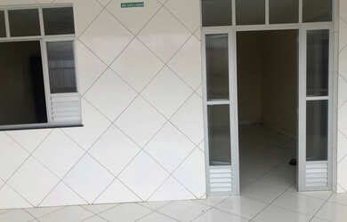 Imagem: A casa possui 4 Dormitórios, 2 Banheiros e 1 Vaga na garagem