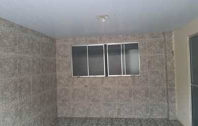 Imagem: A casa possui 2 Dormitórios, 1 Banheiro, 1 Vaga na garagem