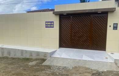 Imagem: A casa possui 3 Dormitórios, 2 Banheiros, 1 Vaga na garagem