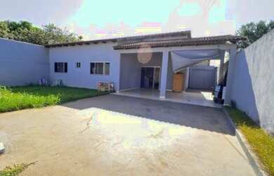 Imagem: A casa possui 3 Dormitórios, 3 Banheiros, 3 Vagas na garagem