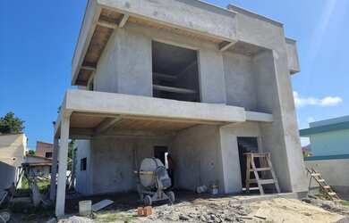 Imagem: A casa em condomínio possui 4 Dormitórios, 4 Banheiros, 260m²