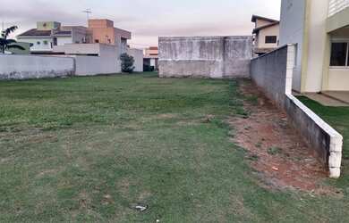 Imagem: O terreno possui 300m² de Área e está localizado em Jardim