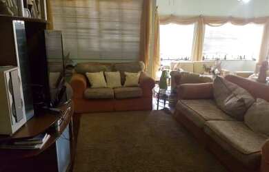 Imagem: A casa possui 3 Dormitórios, 3 Banheiros, 5 Vagas na garagem