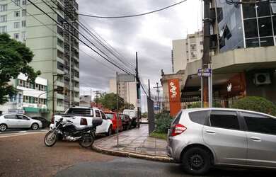 Imagem 2: Sala tem 40 metros quadrados em Floresta - Porto Alegre - RS