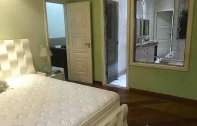 Imagem: A casa em condomínio possui 4 Dormitórios, 5 Banheiros, 5