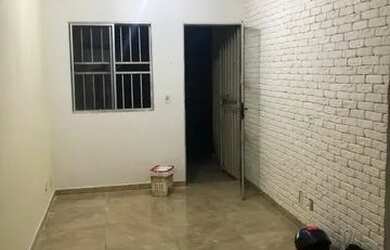 Imagem: A casa possui 2 Dormitórios, 1 Banheiro, 2 Vagas na garagem