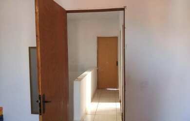 Imagem: A casa possui 2 Dormitórios, 2 Banheiros, 3 Vagas na garagem